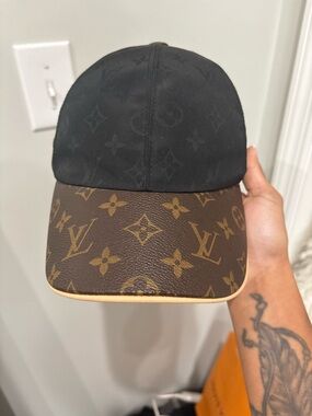 Louis Vuitton Women’s Black & Brown Monogram Cap